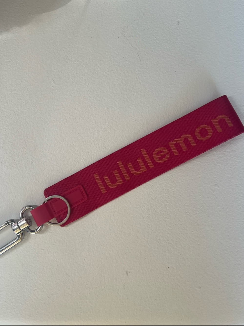 lululemon athletica fuchsia key strap with logo